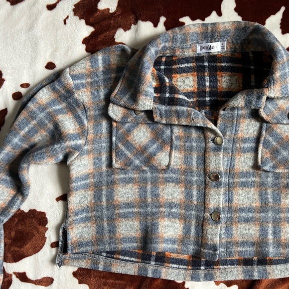 Cropped Shacket - Picture 2 of 4